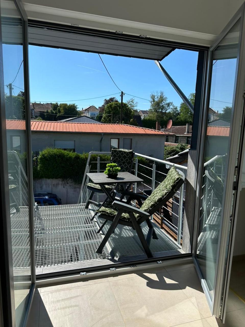 Grosse Ferienwohnung Gaestehaus Neubau Merzig 120M2 Eksteriør billede
